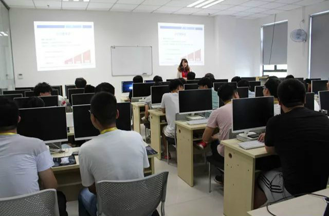 蓝鸥三大课程python、Java、HTML5同时开班，热热闹闹学习啦